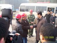 山東省委常委、副省長王軍民到集團(tuán)公司援建北川人民醫(yī)院工程視察指導(dǎo)工作